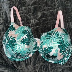 Like new Cacique padded bra!  Size 42F